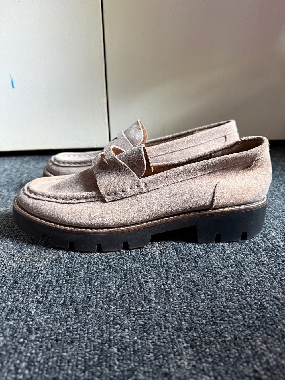 House of Harlow 1960 Light Taupe Suede Penny Loafers Shoes Womens Size 9.5M